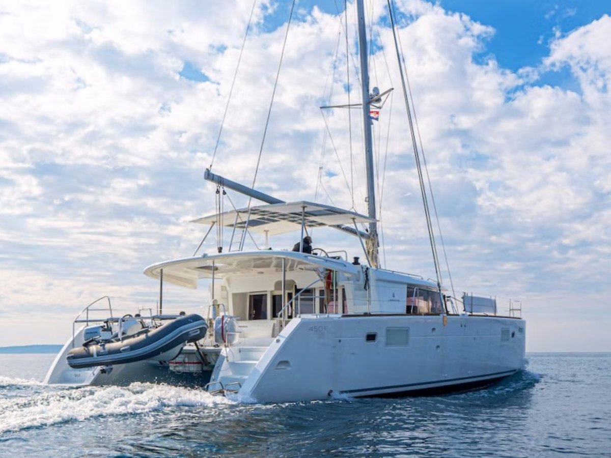 grabauyachts's tweet image. PRICE REDUCTION - 2019 Lagoon 450 F 'ANJA' for sale - Now asking Euro 537,000 ex VAT - lying Croatia - Full specification 4-cabin, 4-heads flybridge Lagoon 450.

bit.ly/4lrRjfK 

#lagoon450 #lagoon450f #lagooncatamarans #mulithull