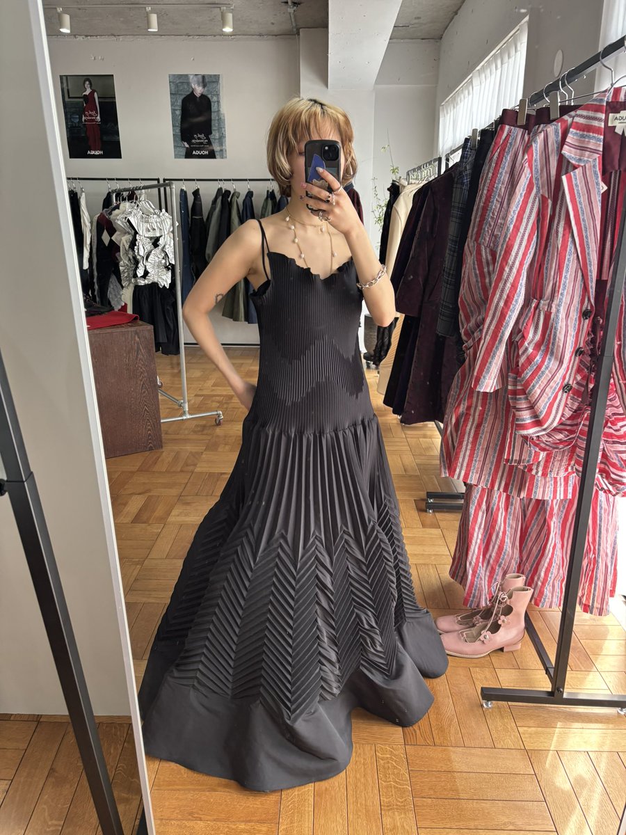 HOUGA25awのこの贅沢なフリル、、
ときめきとまらん
プリーツドレスも綺麗だったな〜