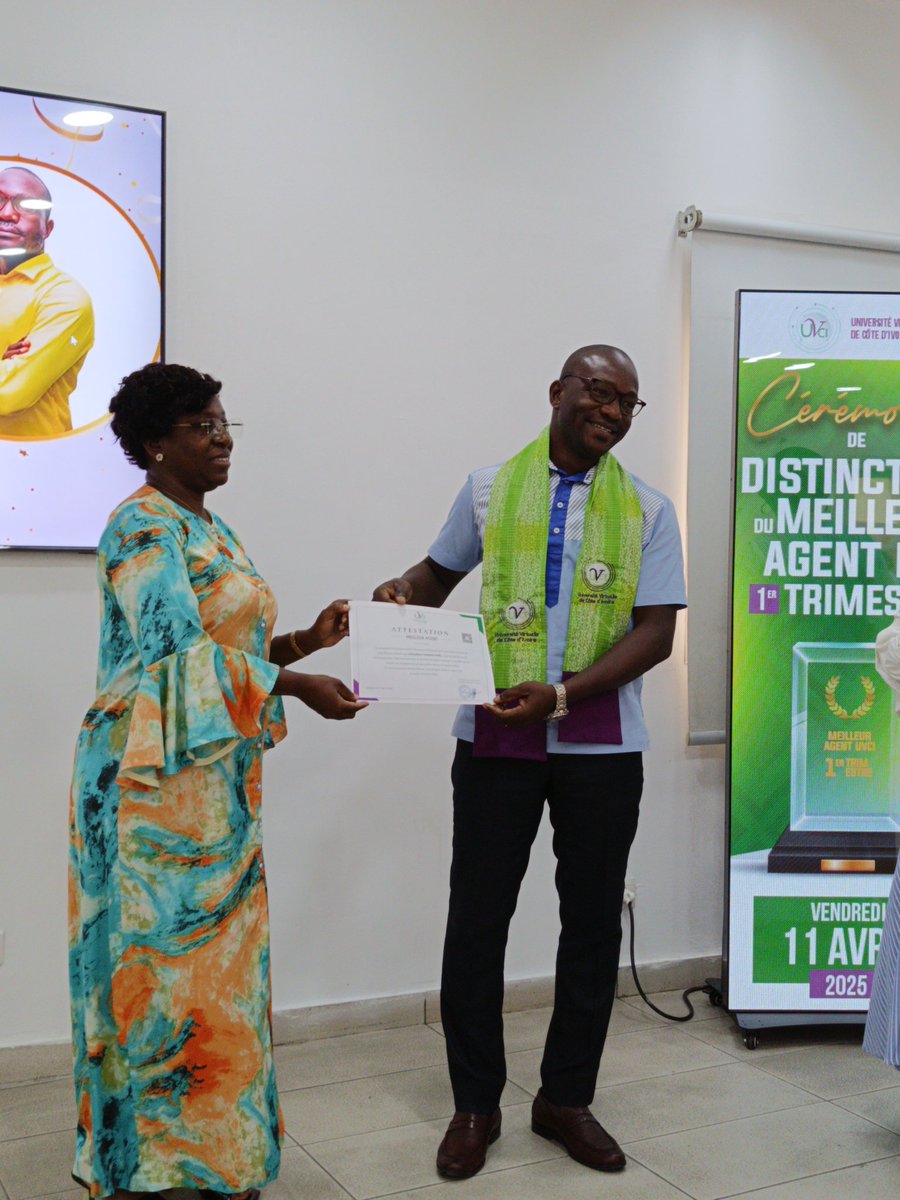 loboclem's tweet photo. Le mérite est célébré à l'Université Virtuelle de Côte d'Ivoire #UVCI. Le meilleur agent du Trimestre 1 de l'année 2025 est célébré. Son nom, Dr Coulibaly Yadoho Noël, Chef de Service Pédagogie.
@MIANSEH @uvciv , @mesrsci https://t.co/gYRjKBXONO