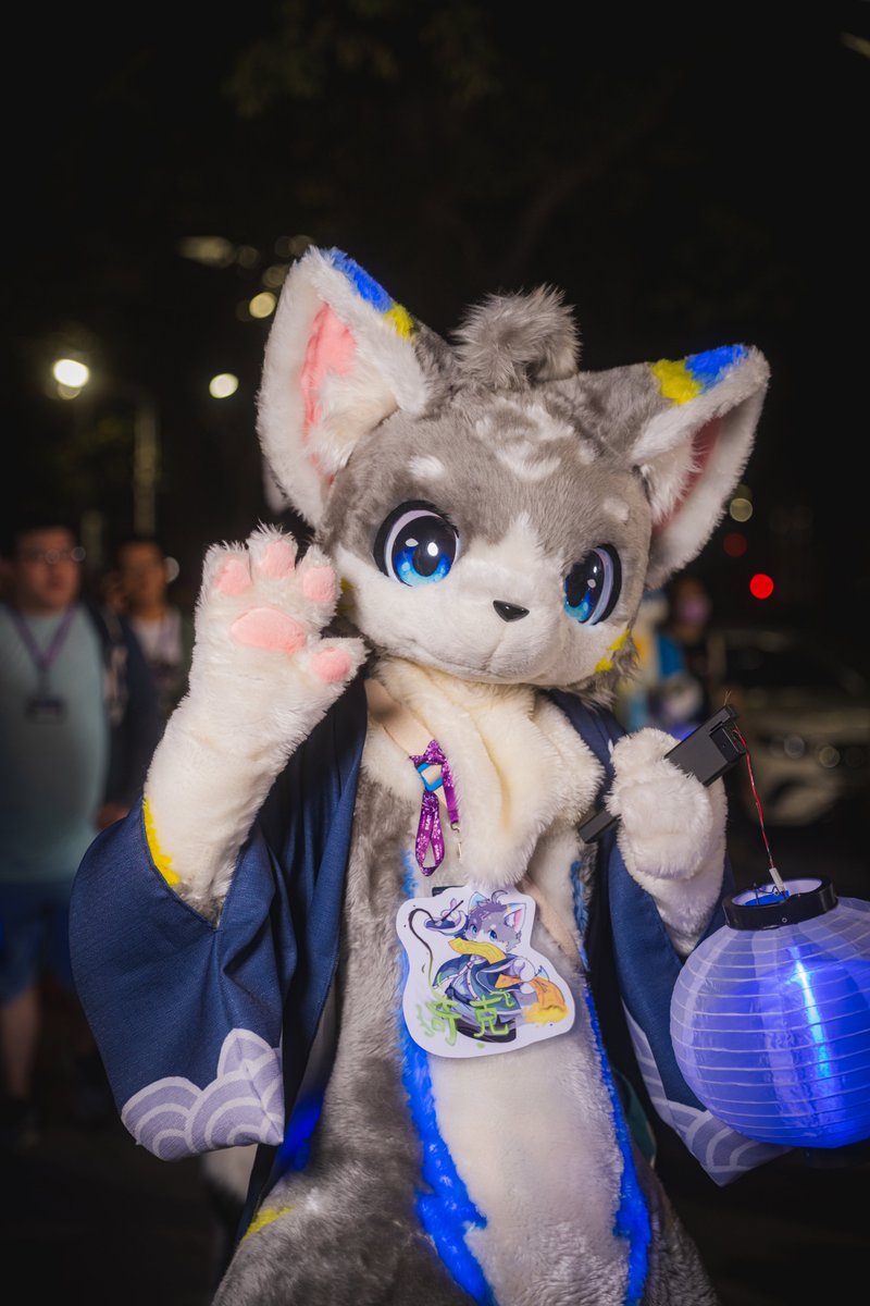 wolfychiku1010's tweet photo. 燈籠奇~🏮✨

📷@ROOFnMILUO1011
#FursuitFriday #FursuitChikuday https://t.co/U0h19I2ppq