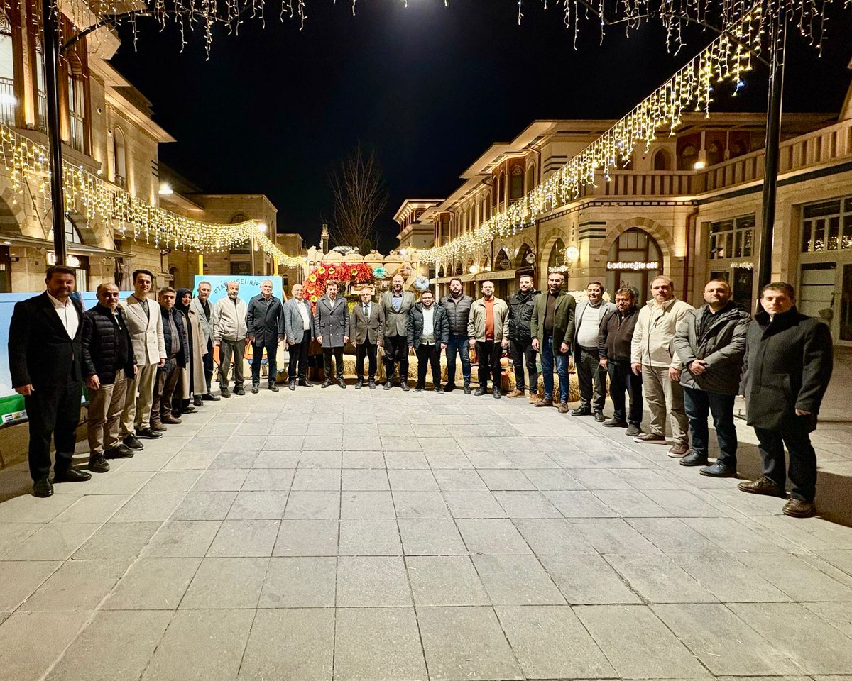 avakifdemirci's tweet photo. Şehirler, onları yönetenlerin aynasıdır.

Ak Parti Karatay İlçe Başkanlığı olarak, Karatay Belediye Başkanımız @hkilca 'nın da katılımıyla Nisan ayı Karatay Belediye Meclis Grup Toplantımızı birlik ve kardeşlik ruhuyla gerçekleştirdik.

Bizler, Gönülden gönüle kurulan köprülerle, sadece bugünü değil, yarını da inşa etmenin heyecanını taşıyoruz.

Toplantımızda alınan her karar, milletimizin emanetine sadakatle sahip çıkma gayesinin bir tezahürüdür. 

Tek, hedefimiz “Gönüllere Dokunmak”tır.

Rabbim birlik ve beraberliğimizi daim kılsın. Karatay için çalışan tüm yol ve dava arkadaşlarımıza teşekkür ediyorum.

Birlik varsa, rahmet vardır; gayret varsa, bereket vardır.