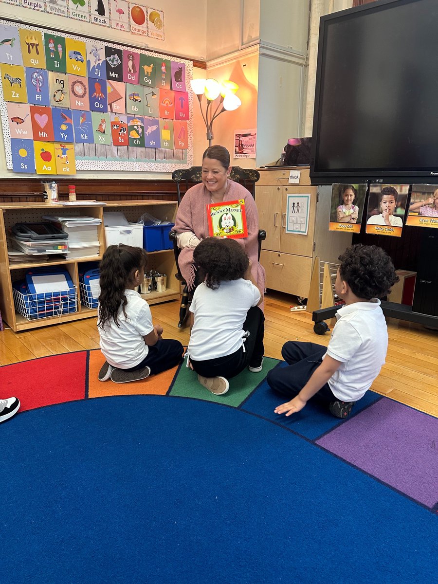Reading Cooperative (@readingcoopbank) on Twitter photo Thank you to Gladys Martinez for spending time teaching financial literacy to 17 students at the Rollins School in Lawrence. 👩🏫 Gladys brought the kids some RCB piggy banks to go along with her reading lesson, a "wants/needs" activity, and a coloring page. 📖 <a href="/LPS_Education/">Lawrence Public Schools</a> Thank you to Gladys Martinez for spending time teaching financial literacy to 17 students at the Rollins School in Lawrence. 👩🏫 Gladys brought the kids some RCB piggy banks to go along with her reading lesson, a "wants/needs" activity, and a coloring page. 📖 <a href="/LPS_Education/">Lawrence Public Schools</a>