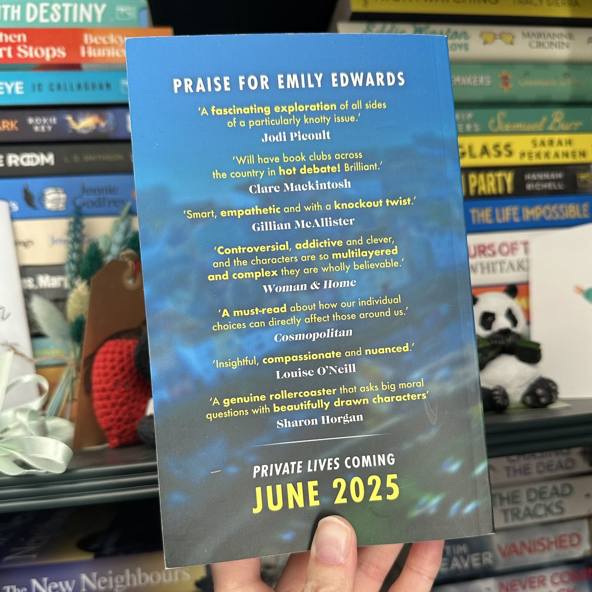 shonaholmes23's tweet photo. 📚📮#BookPost📚📮

So pleased to have received a copy of #PrivateLives by #EmilyEdwards in the post today!

After reading #TheHerd I was keen to read more by this author, &amp; this just sounds brilliant!😍

Huge thanks to @BeckyShort1 @TransworldBooks for sending 📖

#BookTwitter https://t.co/CyrrC94Kbq