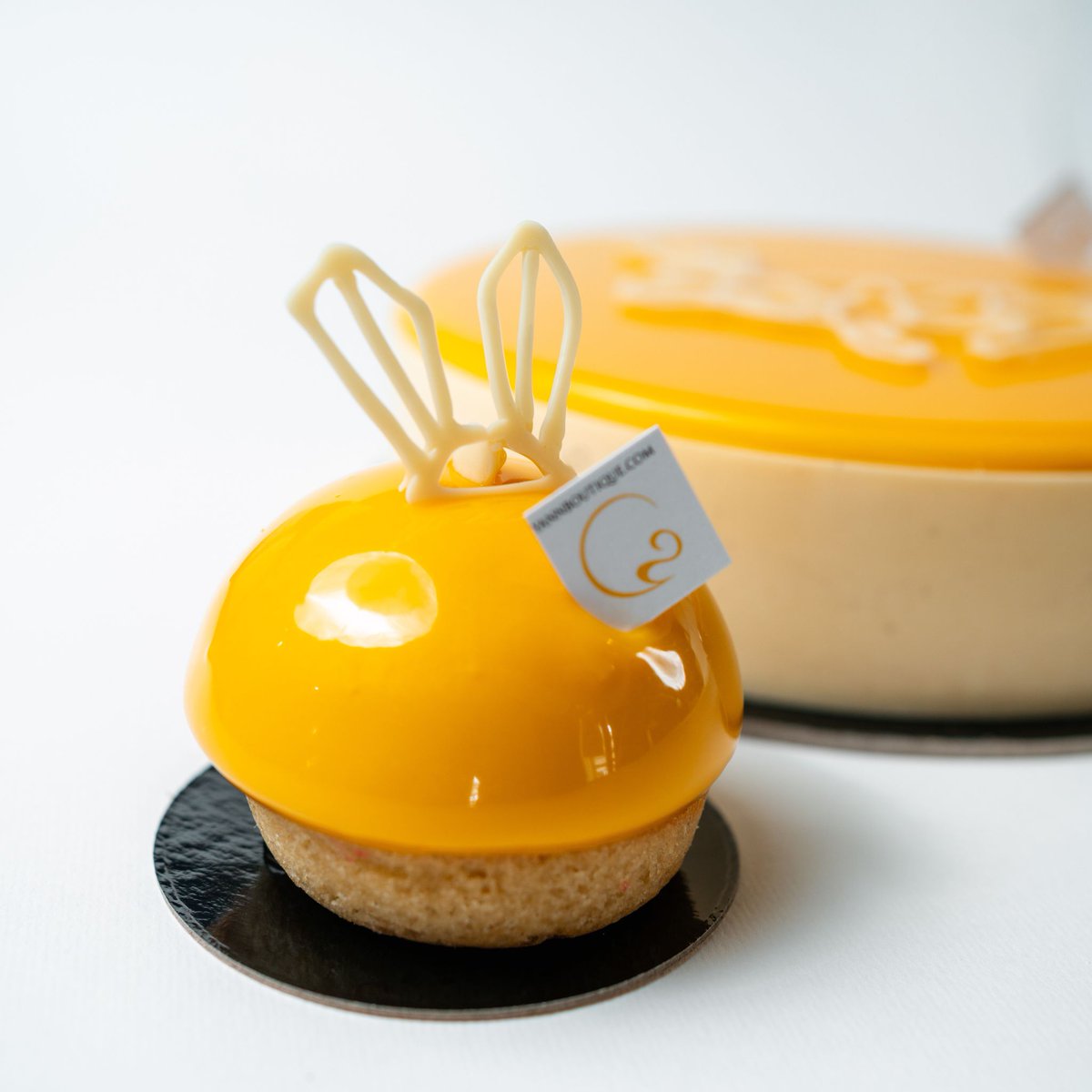Available in an individual size, our Easter cake is a berry delightful twist on a past favourite!

🍓🍒🫐 red berry mousse, Madagascar vanilla bean crème brûlée, and a delicate almond cake base. 
Only until Sunday April 20th, order now!

yannboutique.com/collections/ea…
#yycdesserts