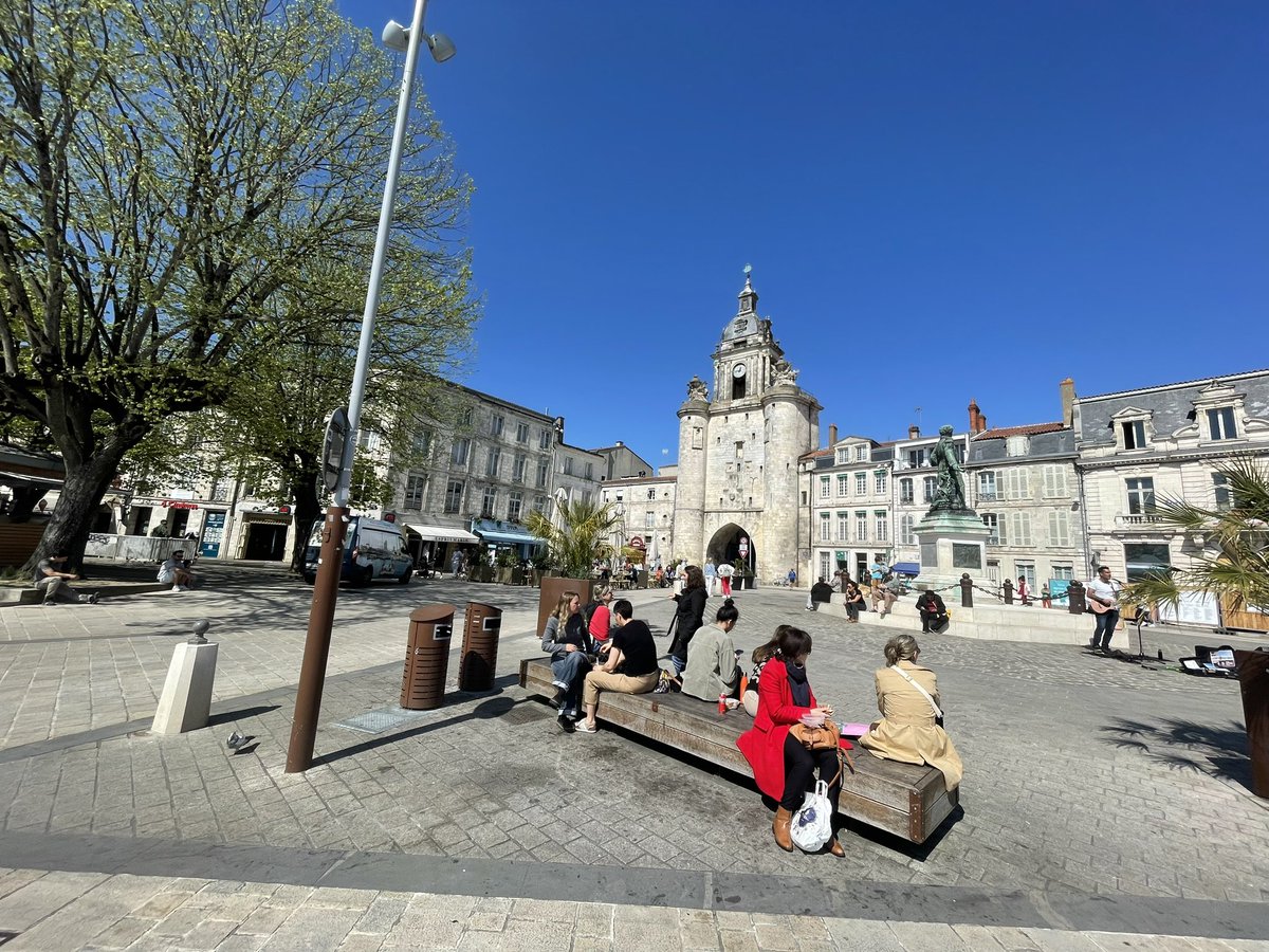 sdnlarochelle's tweet photo. La Semaine du Nautisme approche !
RDV Cours des Dames à La Rochelle, près de la Grosse Horloge.

Accès :
Bus (arrêt Dames Blanches), vélos Yélo + arceaux sur place, parking St-Jean-d’Acre, parcs-relais, autopartage, covoiturage, passeur Yélo &amp; bus de mer. https://t.co/8O6sGPRzyF