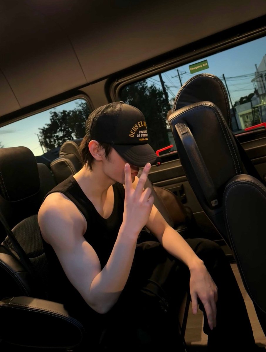 leowgsd's tweet photo. Caught somewhere between golden hour and good vibes in Los Angeles. No destination too far when the mindset’s right, just riding through life with peace in my pocket and a calm hustle in my soul. https://t.co/lKmlakdr1g