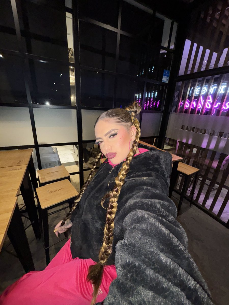 goddesjhaitans1's tweet photo. Peleles ya es viernes ! En mi perfil están mis links para que me tributéis como merezco y encima me agradezcáis , que es para lo único que valéis L 🐷🐶😆 VUESTRO DINERO ME PERTENECE #perra #cashmeet #dickrate #pringadas #paypig #loser #fotopies #pringados #sumisos #pelele https://t.co/3Xo8bJ7wZ7