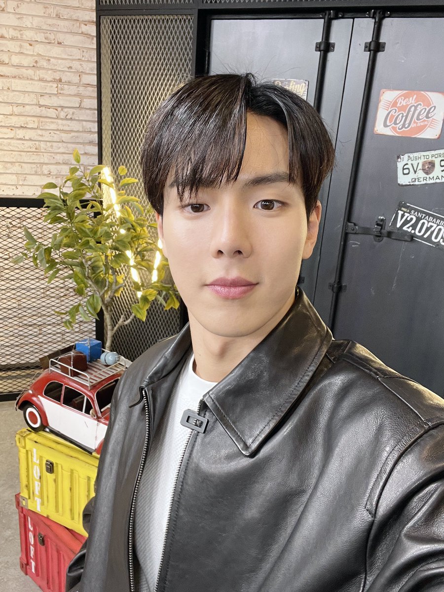 OfficialMONSTAX's tweet photo. 와 다시보니 보이네요..ㅋㅋ 즐거운주말 보내세요! #셔누 https://t.co/VbwQEoUSku