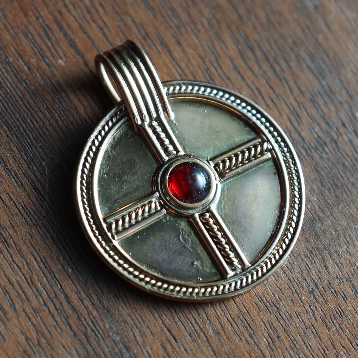 paramedieval's tweet photo. I fabricated these medallions as a prize to the strong of body - and few for the strong of purse - for this Spring's work party campout. #ReturnToTheLand
Gilded base metals, foiled glass.
Designed after 6th century Anglo Saxon finds. https://t.co/1rvMn37EaF
