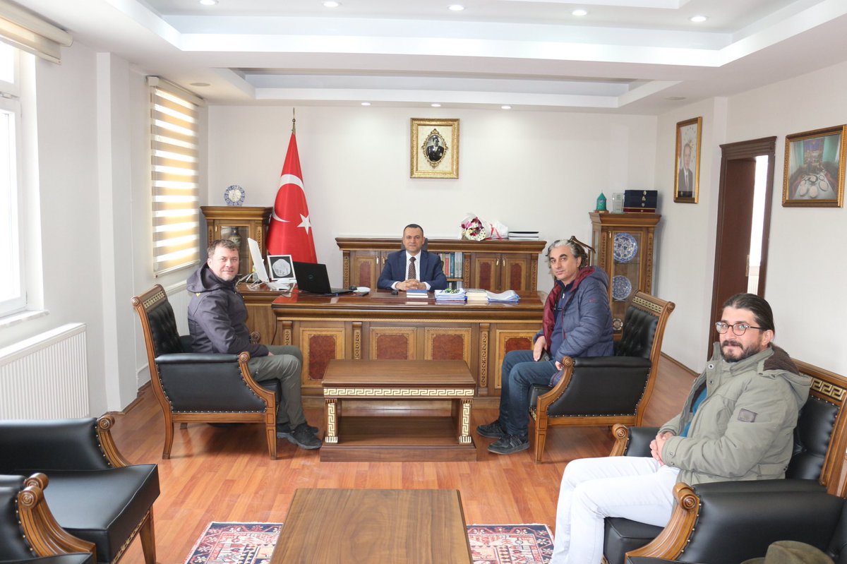 cumrakaymakamlk's tweet photo. Çatalhöyük Kazı Başkanlığı görevine getirilen Doç. Dr. Ali OZAN ve ekibi, İlçe Kaymakamımız Muhammet Fuat TÜRKMAN’ı makamında ziyaret ettiler. https://t.co/oclUPo3QIn