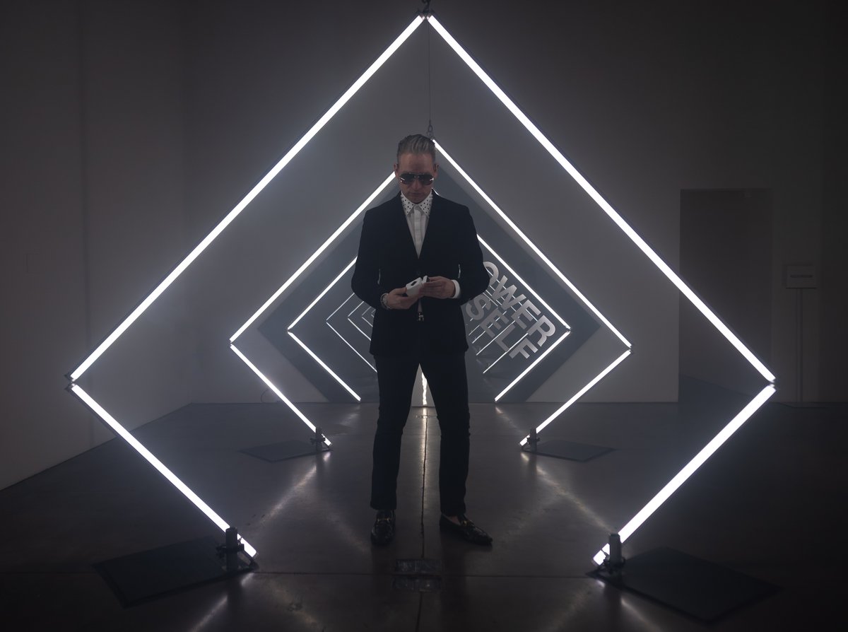 O2Eventworks's tweet image. The INITIO Parfums Privés Power Self launch at @Studio525 was a full sensory experience—with our custom-built #DiamondTunnel. Rigged with Hyperion and Titan tubes and finished with mirrored plexi, the tunnel guided guests through an immersive reveal.

 #eventlighting