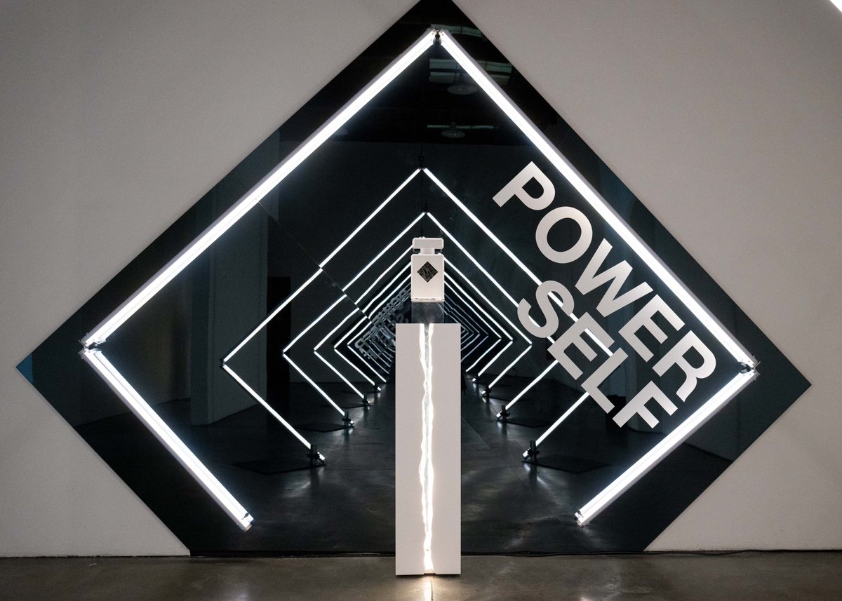 O2Eventworks's tweet image. The INITIO Parfums Privés Power Self launch at @Studio525 was a full sensory experience—with our custom-built #DiamondTunnel. Rigged with Hyperion and Titan tubes and finished with mirrored plexi, the tunnel guided guests through an immersive reveal.

 #eventlighting