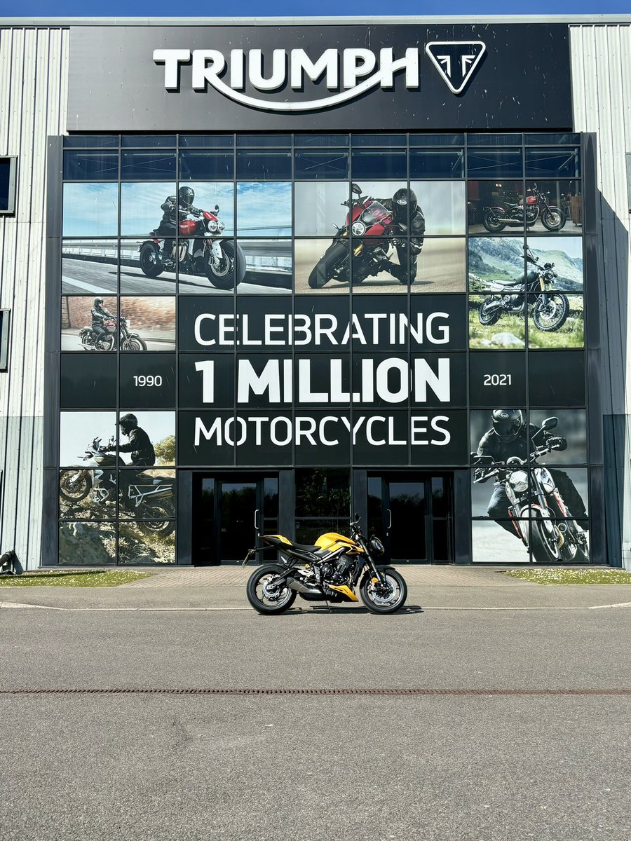 granthibbett's tweet photo. New bike day is always a good day 🏍️🐝☀️ https://t.co/MUA0EM5hOR