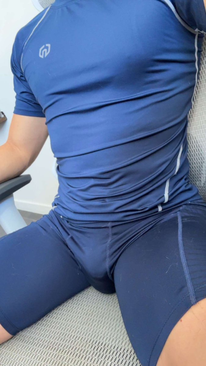 klout_n's tweet photo. WFH outfit https://t.co/F8MgdpJE5u