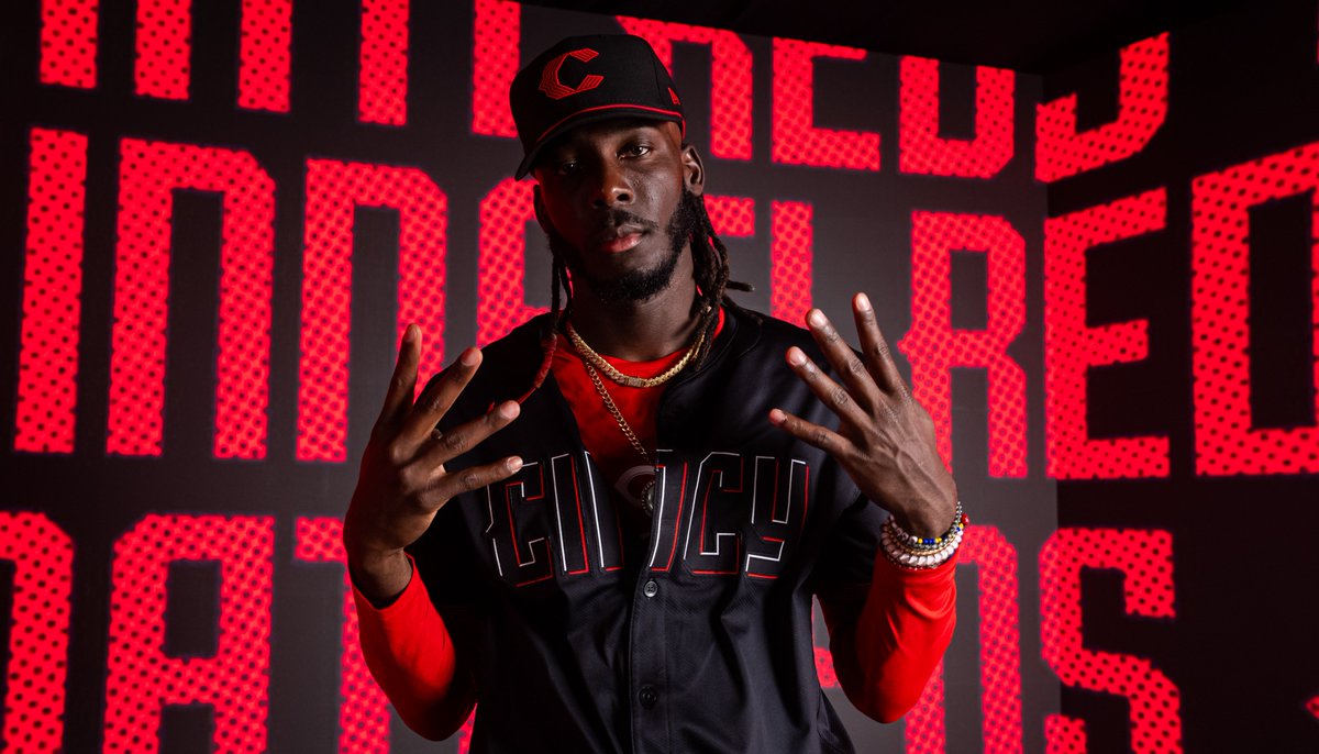 Reds's tweet photo. ⚫️ Tonight's attire 🔴 https://t.co/V8usouin4o
