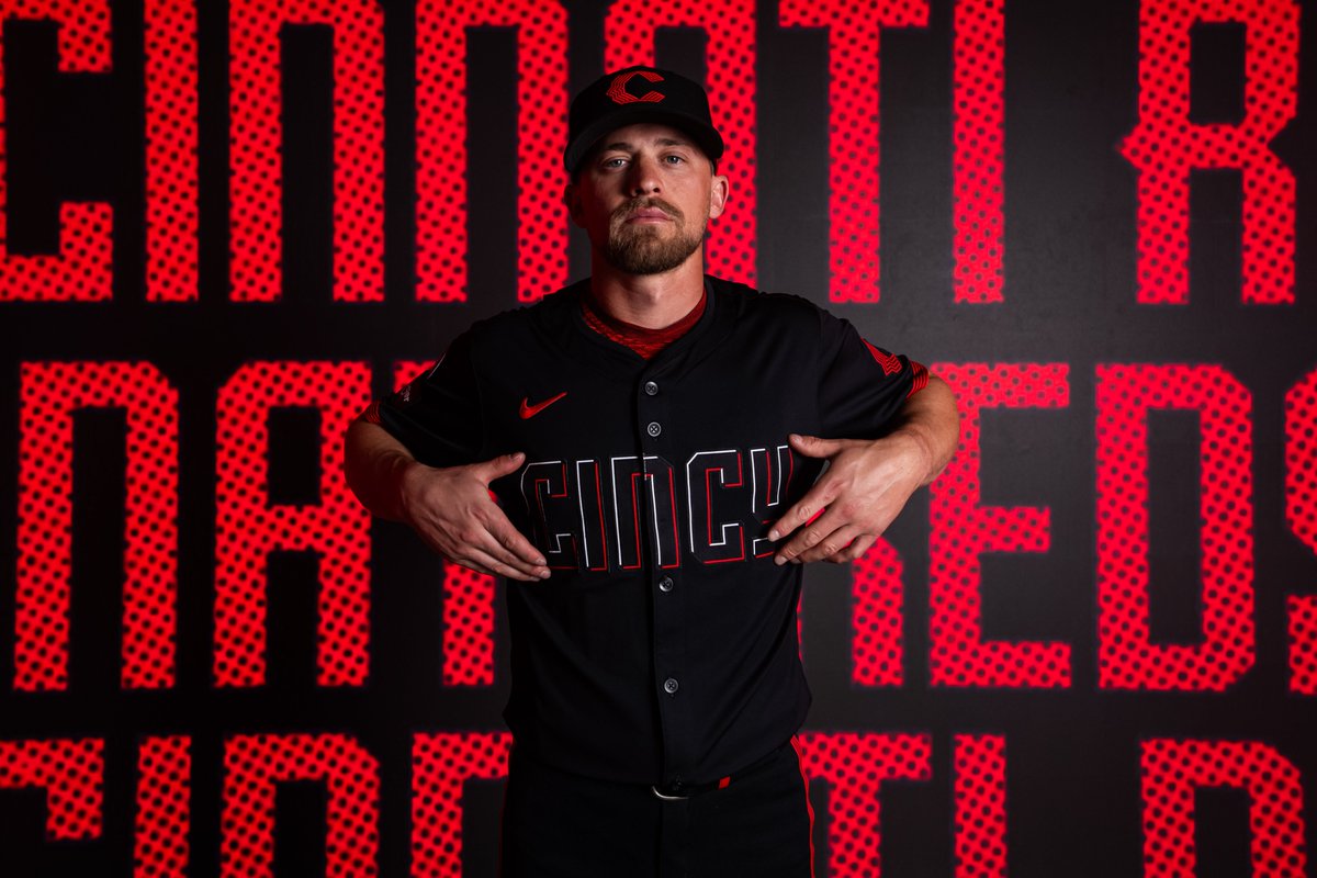 Reds's tweet photo. ⚫️ Tonight's attire 🔴 https://t.co/V8usouin4o