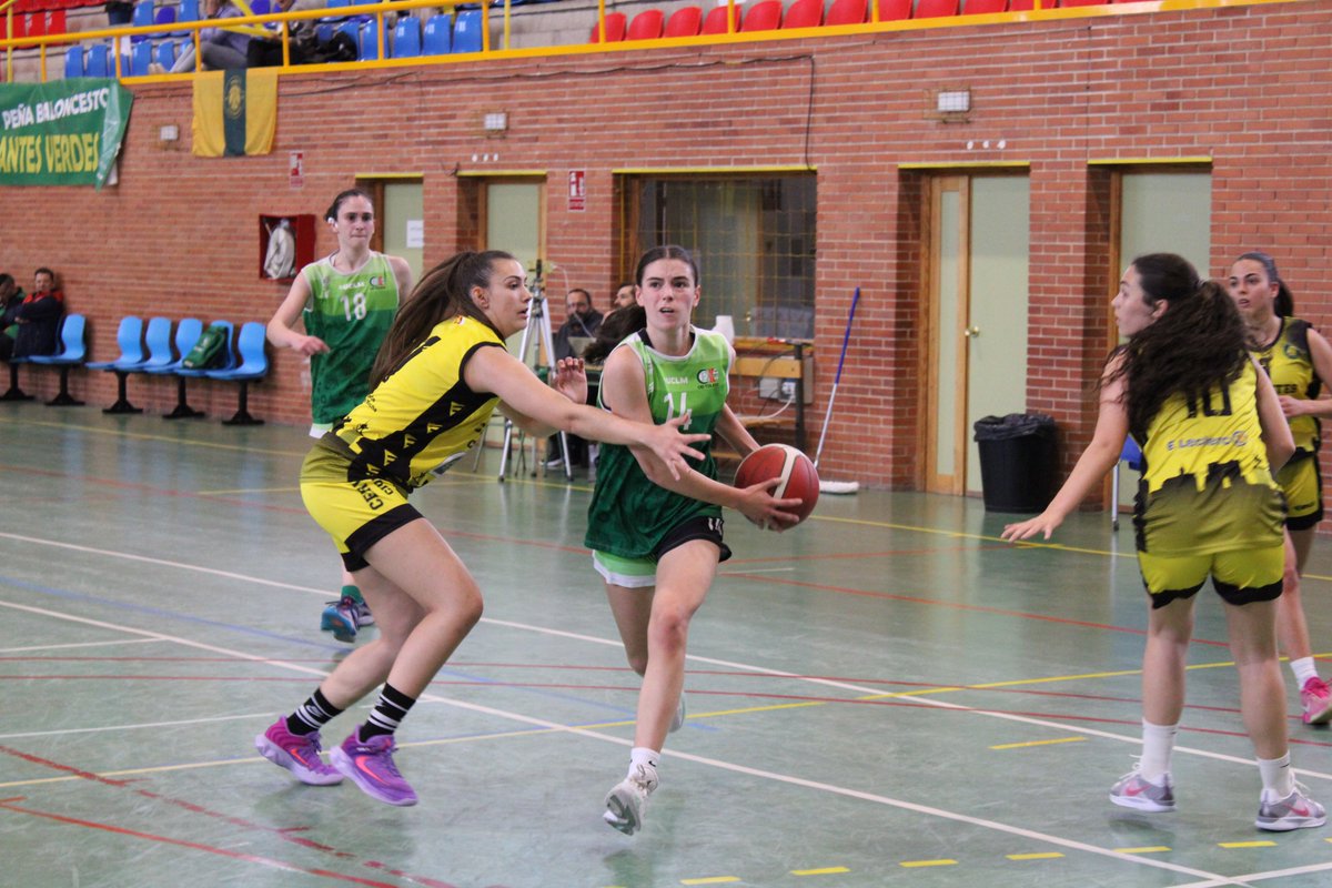 fbclm's tweet photo. #LigaUCLM🚺 |  Final Q1 | Jornada 1
🏀 @BASKETCERVANTES 10-16 @CEIToledo 
💻Streaming👇
https://t.co/OUe5JfgnYU
📊STATS by @SwishAllHoops
📸Flickr FBCLM
#PasionXBasketCLM https://t.co/VBspnNb67J