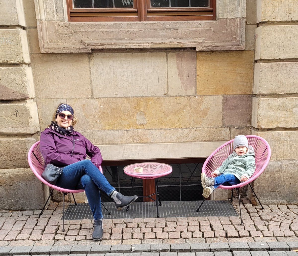 Lindakx947's tweet image. #FlashbackFriday
On this day in 2022 in Germany, chillin' with Little Miss Sunshine. #familylove #lastingmemories