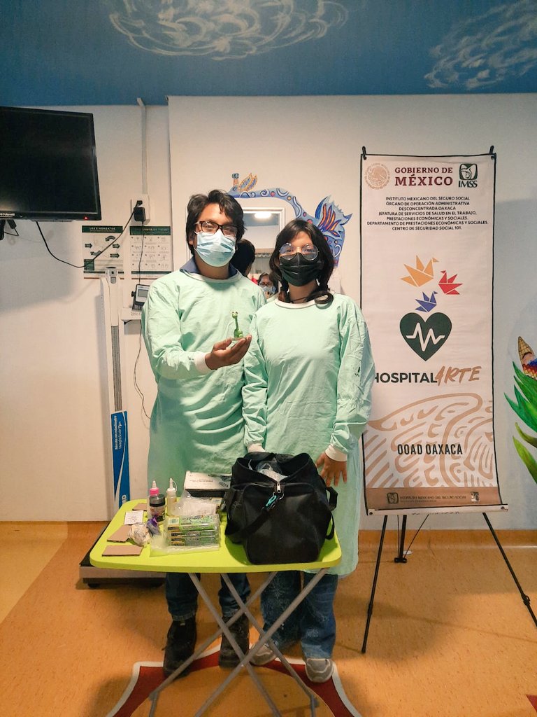 IMSS_Oaxaca's tweet photo. 📌 El #IMSSOaxaca a través del Depto. de Prestaciones Sociales y #COCONI, realizaron un Taller de modelado en plastilina en donde niñas y niños hospitalizados en #OncoCREAN tuvieron la oportunidad de dar vida a figuras de dinosaurios 🦕👦🏼👧🏼
#CSS101
#HGZNo.1 https://t.co/wH61Wrn8m6