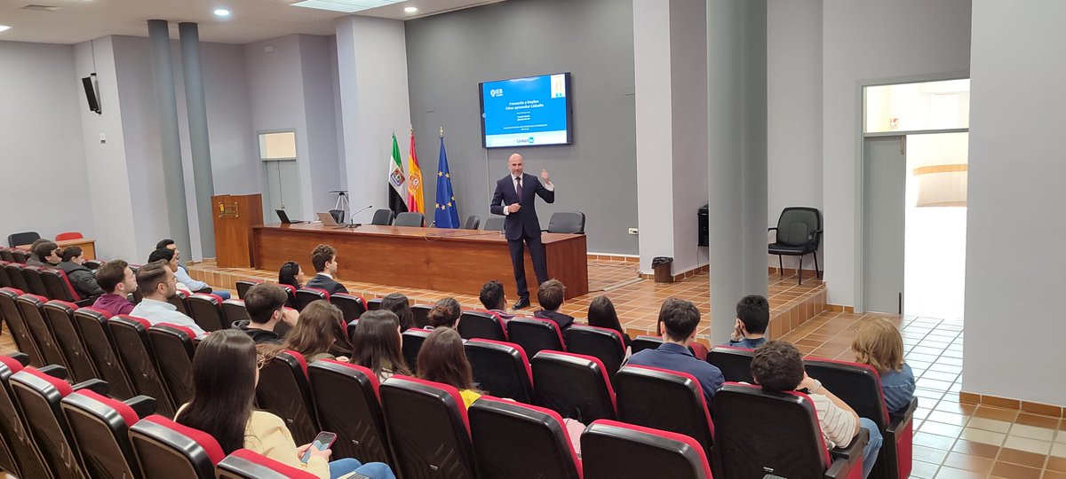 Facultad de Derecho UEX tweet media