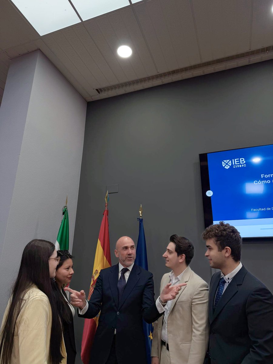 Facultad de Derecho UEX tweet media