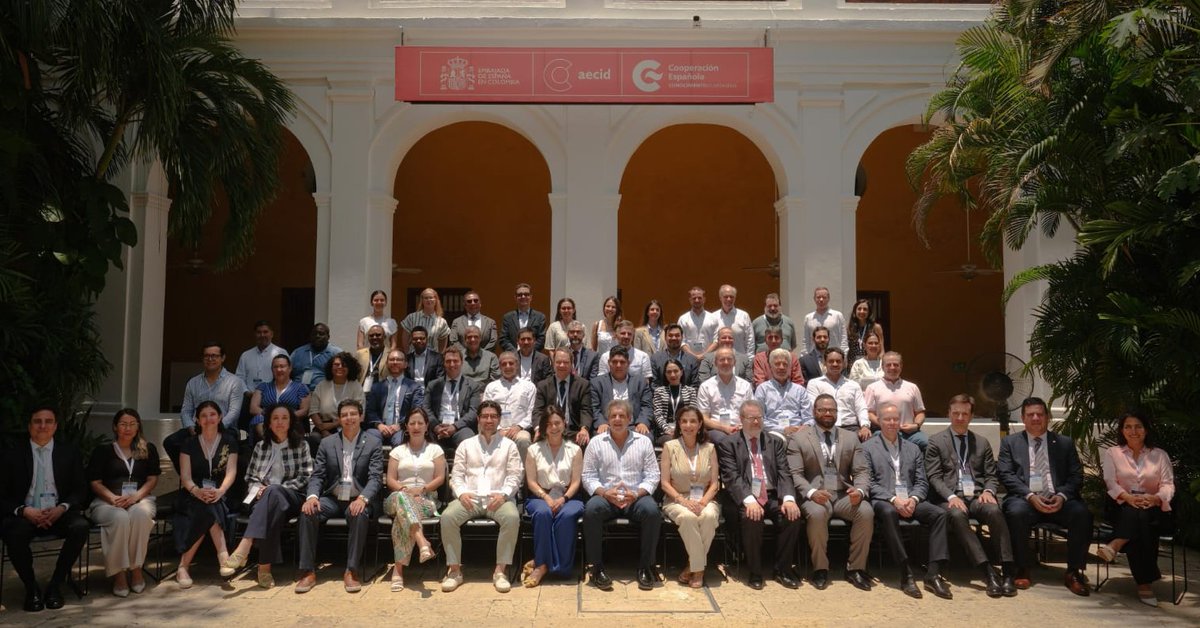 sg_sica's tweet photo. Participamos en el Taller Unión Europea-América Latina y el Caribe (UE-ALC) sobre Inversiones Digitales y Ciberseguridad, realizado por el Digital for Development (D4D) Hub, en colaboración con la Alianza Digital UE-ALC y en el marco de Global Gateway, el cual busca avanzar hacia una #TransformaciónDigital resiliente y centrada en las personas.

En este espacio se analizó ✨el panorama actual de inversiones, identificando desafíos clave y posibles soluciones como el fortalecimiento de la gobernanza, una mayor coordinación, la integración de #SociosEstratégicos y la adopción de nuevos instrumentos; además, se iniciará una comunidad de práctica en ciberseguridad.

Este espacio reunió a los Estados miembros de la #UE, países de América Latina y el Caribe y otros actores clave.

🌎 En el #SICA contamos con la Estrategia Regional Digital #ERDI, un instrumento clave para potenciar el uso de las nuevas tecnologías y promover un avance coordinado y armonizado en el proceso de digitalización en la #RegiónSICA.