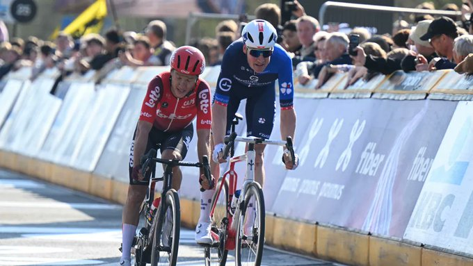 LRoisDuPeloton's tweet photo. Groupama - FDJ pour #ParisRoubaix
🔵KÜNG Stefan, 6e #e3saxoclassic 7e #rvv25 9e #ddv25 3e en 2022 5e en 2023 & 2024
🔵ASKEY Lewis
🔵BARTHE Cyril
🔵BYSTRØM Sven Erik
🔵JACOBS Johan
🔵LE HUITOUZE Eddy
🔵RUSSO Clément https://t.co/FHTLmhH3dE