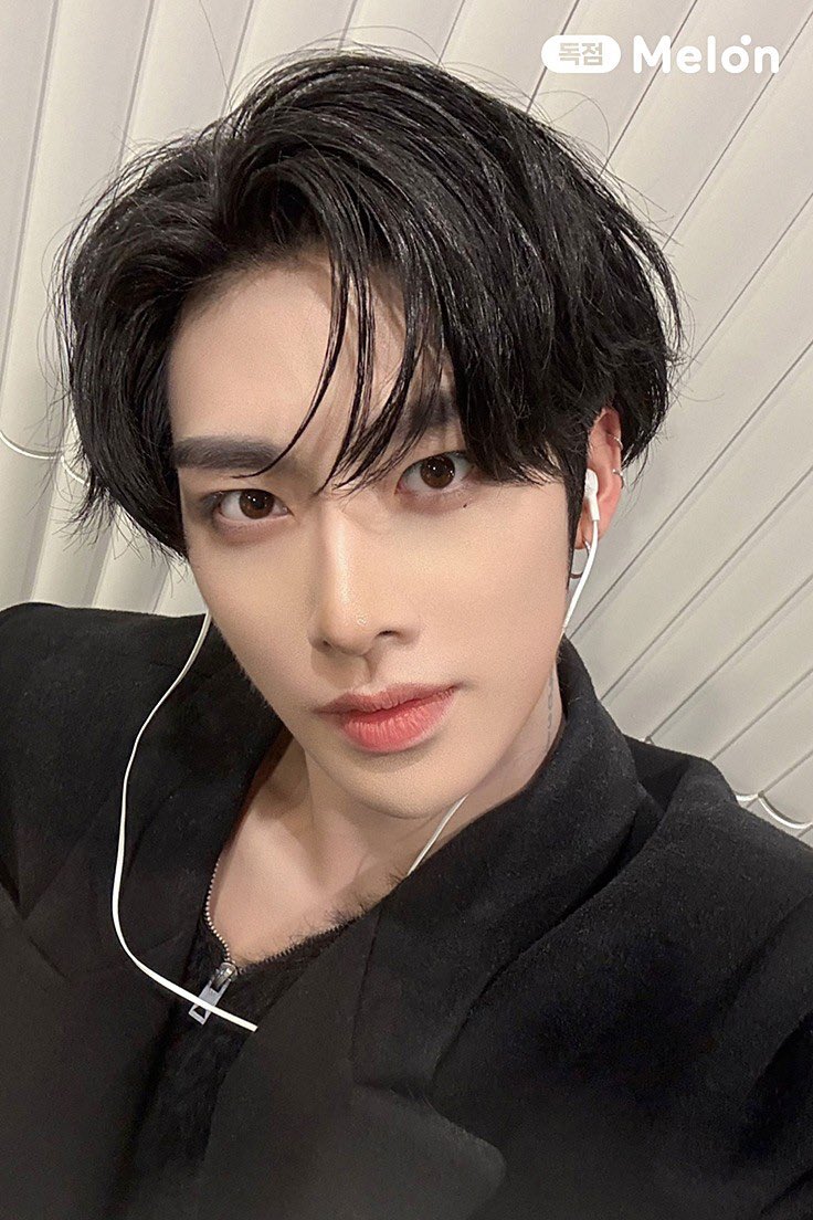 cleousix's tweet photo. ㅤ
R3. Maobei paling tampan

… (100)
… (75)
… (50)
… (25)

Jawab lewat form sampai 20.10! Peka, ok? 🥺
ㅤ https://t.co/ofocDKHnXn