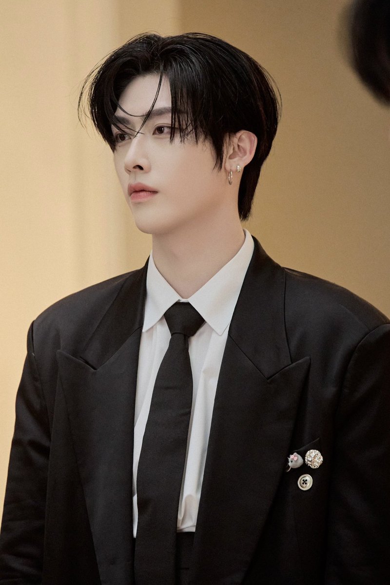 cleousix's tweet photo. ㅤ
R3. Maobei paling tampan

… (100)
… (75)
… (50)
… (25)

Jawab lewat form sampai 20.10! Peka, ok? 🥺
ㅤ https://t.co/ofocDKHnXn