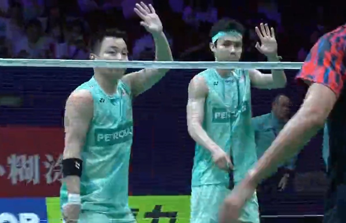 theone_xyz's tweet photo. ChiaSoh to the semifinals ‼️

Aaron Chia/Soh Wooi Yik 🇲🇾 won against Fajar Alfian/Muhammad Rian Ardianto 🇮🇩

21-16
21-11

Mantapppp.. For a record, this is the third time they advance to the semifinals 🔥 Go all the way up, Chiasoh 💨

* Confirmed medals ✨

#BAC2025 https://t.co/rsyc2GmkKu