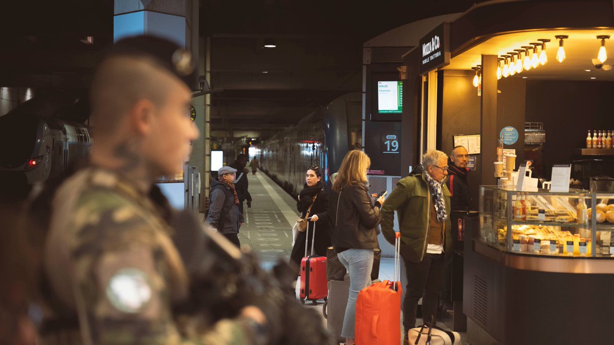 ZDS_Paris's tweet image. Pour que les Franciliens puissent partir sereinement en vacances, les soldats de l’opération #SENTINELLE n’en prennent pas.

Toujours #AVosCôtés pour assurer votre sécurité.