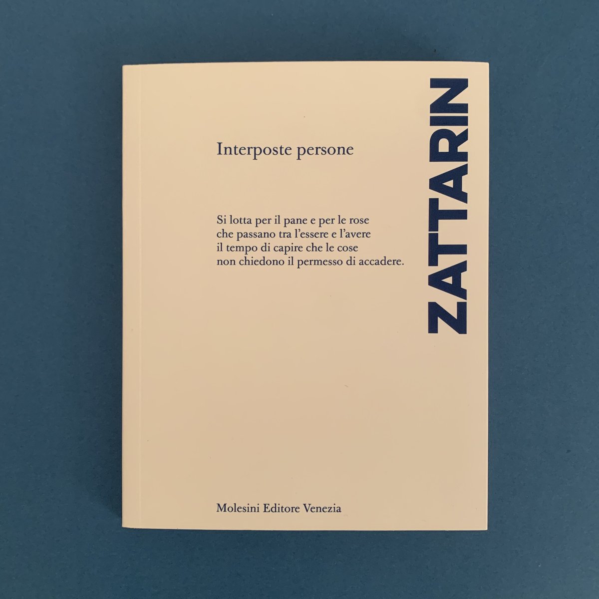 MolesiniEditore's tweet photo. Date a un uomo una maschera, e vi dirà la verità. #InterpostePersone di #AlessandroZattarin è un libro di personaggi, una galleria di ritratti, una Spoon River di nomi illustri tratteggiati con umorismo giocoso. In libreria da oggi: https://t.co/fMGqK95Gy5 https://t.co/IJrVd6SPZv