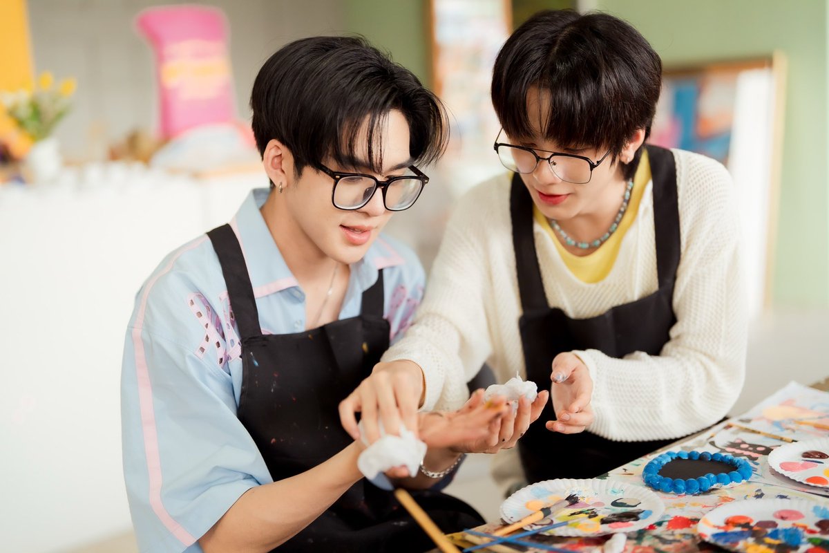ดูกันจบรึยังคะ? ทุกคนรู้สึกยังไงกันบ้าง ส่งอีโมจิบรรยายความรู้สึกตอนดูมาบอกกันหน่อย ส่วนแอดฟินมาก ตอนดูคือ 🤭😳😍 รู้กัน!

ใครที่ยังไม่ได้ดู “ถิ่นพี่หนูชอบ” EP.1 บอกเลย ห้ามพลาด! https://t.co/l56UHJ2zV2 ​
​
#SansirixAuauSave #แสนสิริถิ่นพี่หนูชอบ #อู่อู๋เซฟ #LookAround #Auautnp #savewrg #AuauSave #Sansiri #domunditv