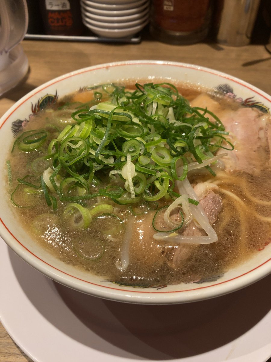 Ggrty17's tweet photo. 京都生まれ京都育ちですが
本日が初『第一旭』でした。
美味いもんですねぇ… https://t.co/wwdPKX0Q4W