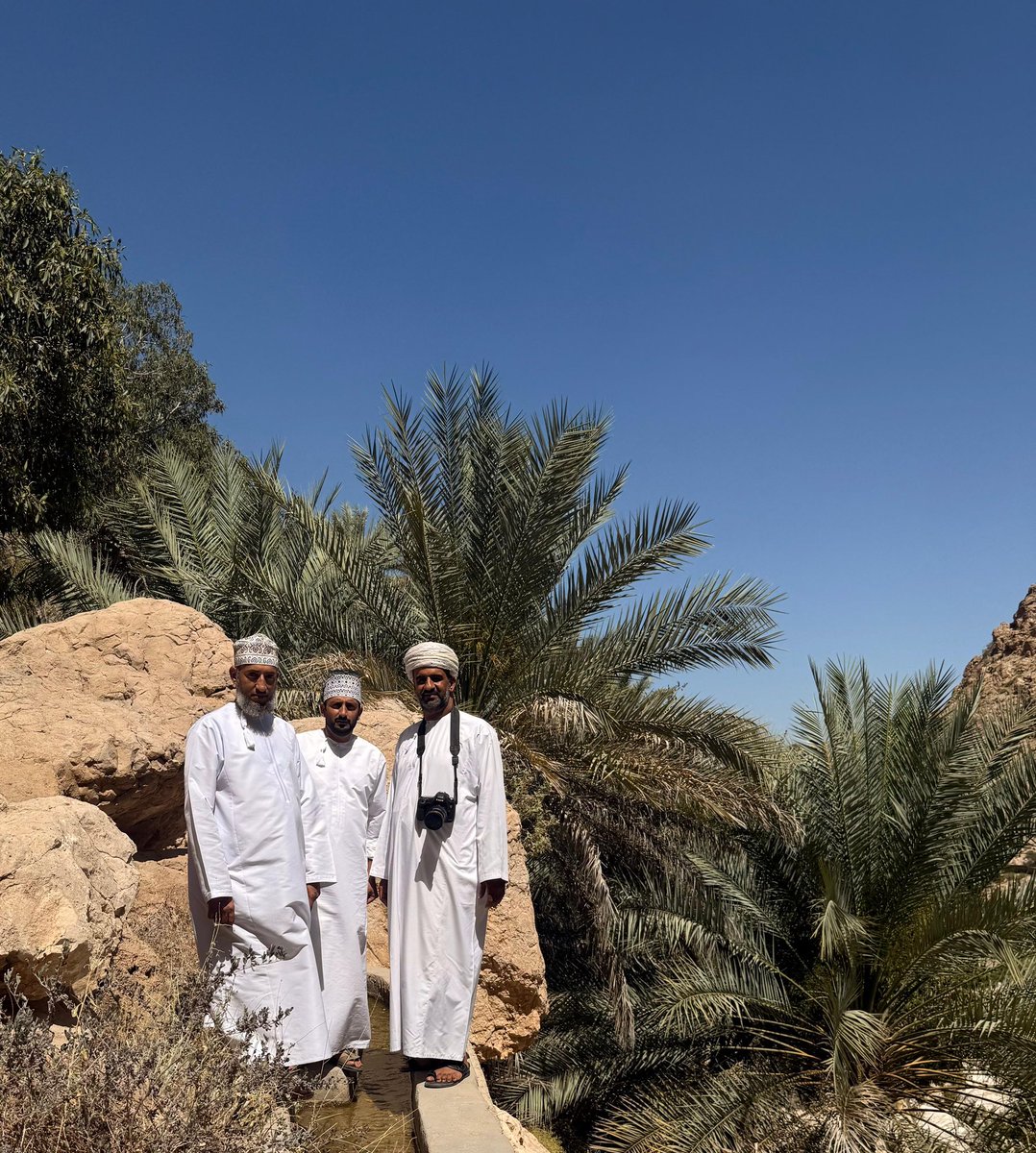 زارت قرية حلم صباح اليوم ١٢شوال ١٤٤٦هـ الباحثة الدكتورةالبريطانية(هاري هت)المتخصصة في تقسيم الأفلاج بواسطة النجوم يرافقها الدكتور علي بن حمود بن سيف المحروقي مدير المسوحات والتنقيبات الأثرية بوزارة التراث والسياحة بهدف الاطلاع على نظام تقسيم الأفلاج بالقرية باستخدام النجوم والظل.