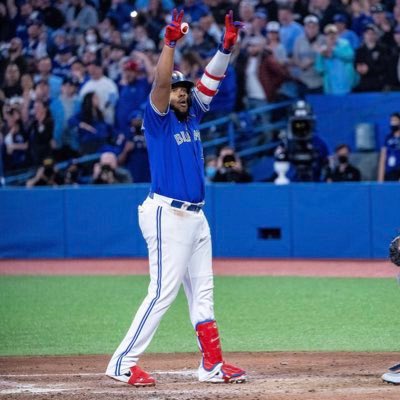 sandropacheco71's tweet image. This means #TorontoBlueJays’ #VladimirGuerreroJr’s AAV will be $35.71 million, with $325 million coming as a #SigningBonus and $175 million through salary. #MLB #MakingHistory #LightsUpLetsGo #GoJaysGo #OKBlurJaysLetsPlayBall #LetsGoJays #CanadasTeam🇨🇦