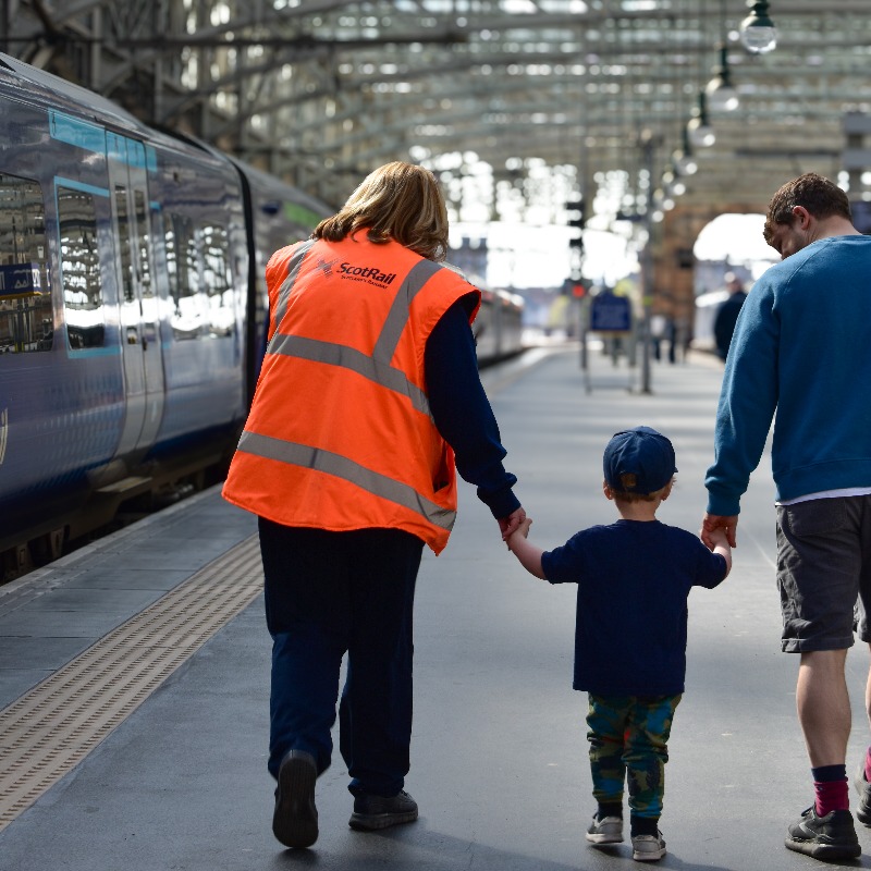 We had the pleasure of welcoming Brennan and his family to Glasgow Central this morning! ♥ Brennan, aged 3, with a passion for the railway got to experience what it's like to work in the station and meet some of our amazing frontline colleagues! ☺🚉