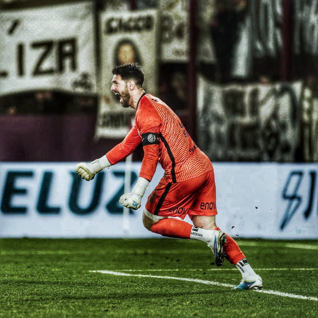 DebateSL's tweet photo. “#SanLorenzo es MI CASA. Ahí hice el clic para darme un poco de satisfacción y dejar de darme tanto con el látigo. 

Los hinchas me quieren mucho. 

Rubén fue uno de los técnicos más importantes de mi carrera”. 

✍️ Augusto Martín #Batalla en #ESPN https://t.co/ZsfG8tmnma
