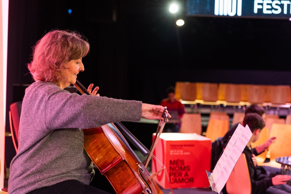 Recopilació del MOT INS a Olot! 📝🙌

Tot l’alumnat que en participava ho feia de forma voluntària, una iniciativa a què es van acollir tots els instituts de la Garrotxa. 

En total, 350 joves han gaudit del MOT INS enguany. 📚