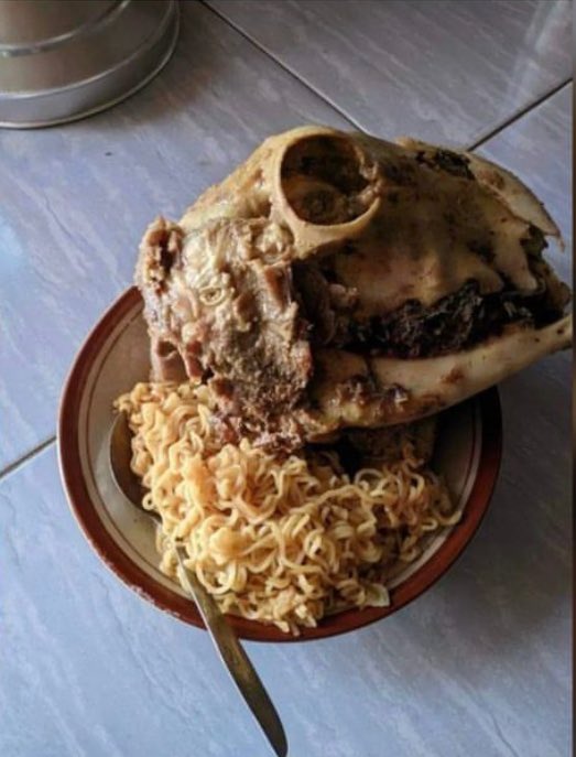 theoneezeeee's tweet photo. @FOODFESS2 Indomie kepala dino nder https://t.co/DkYGxzMWWG