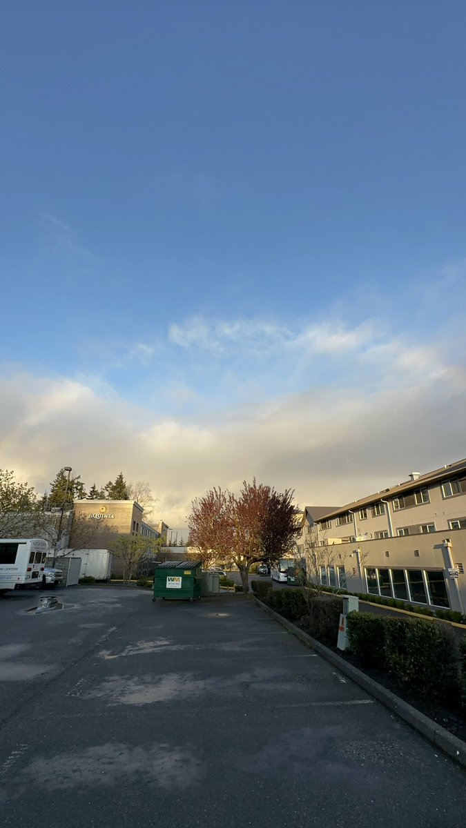 Getmypopcorn's tweet photo. Someone please explain how this geobow, #chembow tai-bow, rainbow maintains the exact arc once the actual rainbow disappears after the rain stopped. As in 10 mins later. 
Is the geoengineering attracted to/designed to block certain wavelengths of visible light? https://t.co/CGuDz14dL9