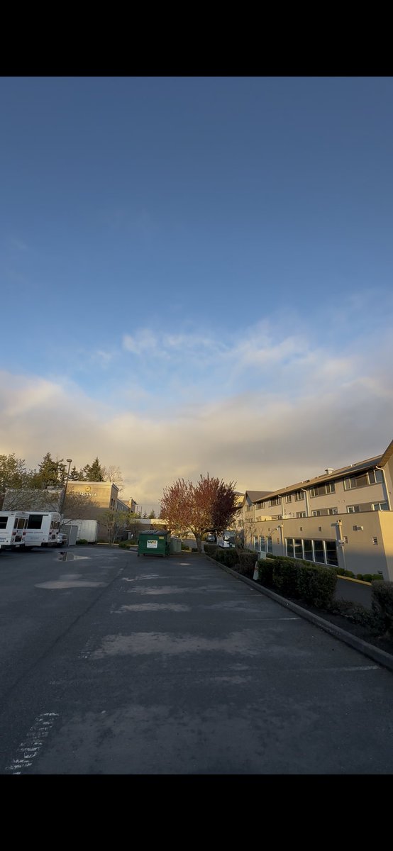Getmypopcorn's tweet photo. Someone please explain how this geobow, #chembow tai-bow, rainbow maintains the exact arc once the actual rainbow disappears after the rain stopped. As in 10 mins later. 
Is the geoengineering attracted to/designed to block certain wavelengths of visible light? https://t.co/CGuDz14dL9