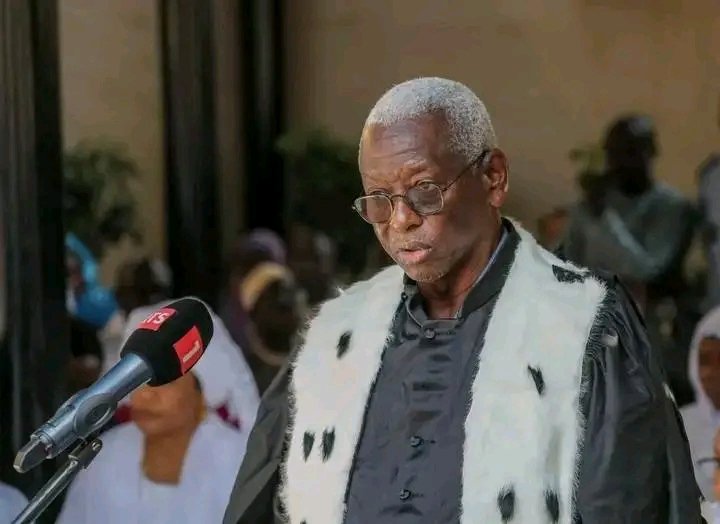 CoinduDroit's tweet photo. 🔴#Sénégal Décès du président du conseil constitutionnel M. Mamadou Badio Camara le 10 avril 2025.

L'homme avait marqué l'histoire en refusant de repousser l'élection présidentielle de 2024 et a rejeté toutes manœuvres pour que Macky Sall se maintienne au pouvoir.  #Faye #Sonko https://t.co/SfgJrfOyOW