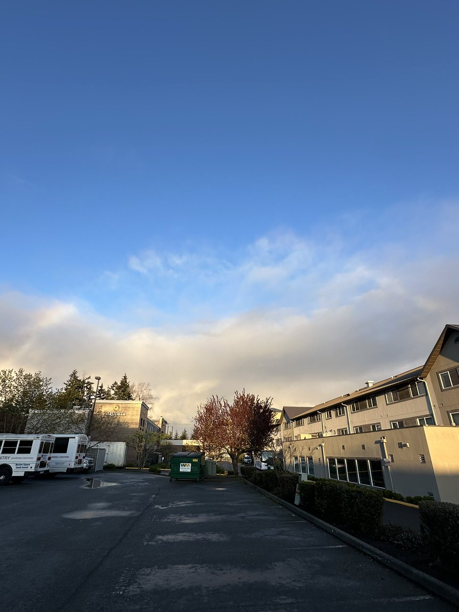 Getmypopcorn's tweet photo. WTF?
Someone please explain how this geobow, #chembow rainbow maintains the exact arc once the actual rainbow disappears after the rain stopped. ~10 mins later. 
Is the geoengineering attracted to/designed to block certain wavelengths of visible light? https://t.co/dNaOaS1UhF