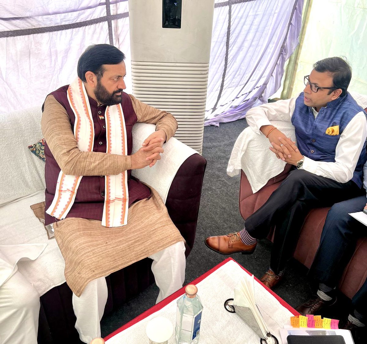 rajneeeshkumar's tweet photo. It was a privilege to meet Haryana CM Hon’ble Shri @NayabSainiBJP ji; Had a great discussion on how @Flipkart can further empower #farmers & MSMEs with tech & e-commerce. Imagine Haryana’s #kinnows reaching global markets! With over 2.6L+ sellers, 1.3L+ jobs & counting, we’re proud of the impact we’re making in rhe state; More to come with new logistics in Manesar in addition to over 5.6 million square ft modem warehousing space. 
#HaryanaRising #FlipkartSamarth @cmohry @DiprHaryana @PMOIndia @mdhsiidc