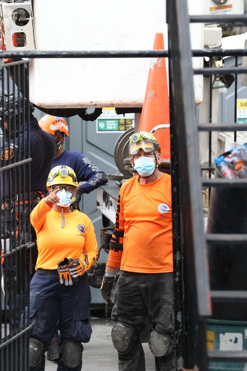 DefensaCivilRD's tweet photo. #DCInforma Acciones heroicas de técnicos y voluntarios Defensa Civil fueron clave en rescate de personas Jet Set  https://t.co/Db6ze7dHA3 https://t.co/xyljyY1ZsI