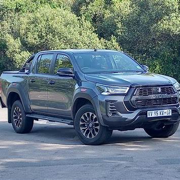 boipelo22003's tweet photo. Toyota Hilux GR‑Sport
🔹 2.8 GD‑6 turbodiesel
🔹 221 hp @ 3 400 rpm
🔹 550 Nm @ 1 600–2 800 rpm
🔹 Part‑time 4WD, 6‑sp auto
RRP: R999 000 🇿🇦
#ToyotaHilux #BakkieLife #CarsSA https://t.co/KosSSQ8pUT