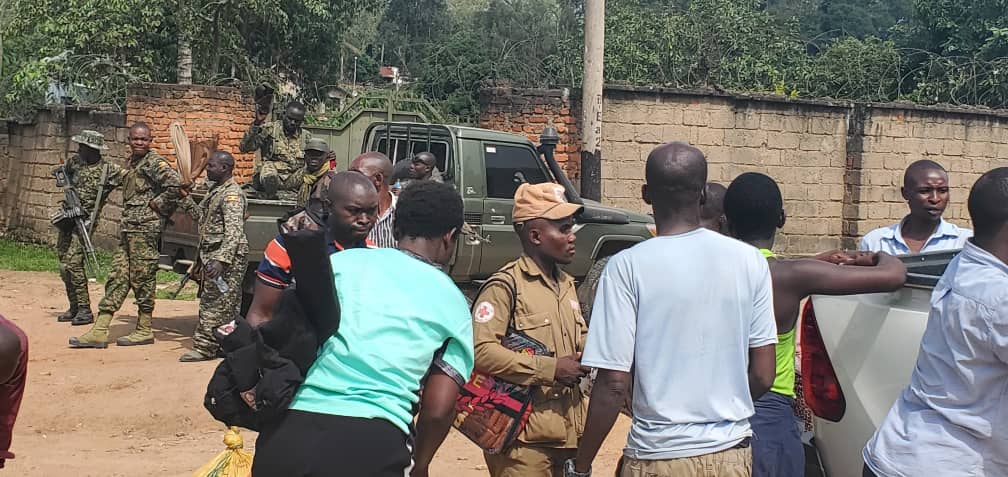 FredMASTAKI6's tweet photo. Récemment libérés par les forces de la coalition @FARDC_officiel-@MODVA_UPDF, 41 ex-otages de l'ADF dont : 13 femmes ( 03 burundaises et 01 ougandaise ) et 08 enfants ont été remis à la société civile de #Beni ville et à la fondation #Bridgeway https://t.co/ToNutBQ4Ge