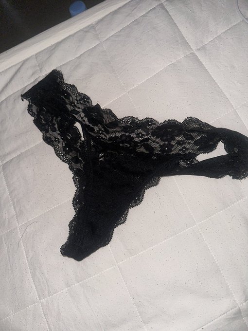 여친이 하루종일 입던팬티 이벤트해요!
하루종일 일하고 나서 섹스할때 입었던 팬티라 보지냄새 엄청 베였는데 갖고싶은분 계신가요?
손사진, 물건사진 꼭 디엠으로주시고
제사랑하는여친이랑 같이 어케놀지 꼴리게 알려주시면 선물로 드릴게요!
#ㅊㄷㄴ #초대남 #섹트 #여친속옷 #부커만남