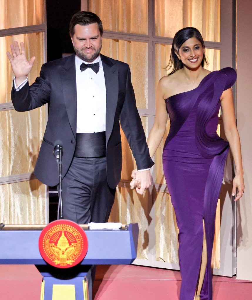 Smash ♥️ if you're a fan of JD Vance and Usha Vance!